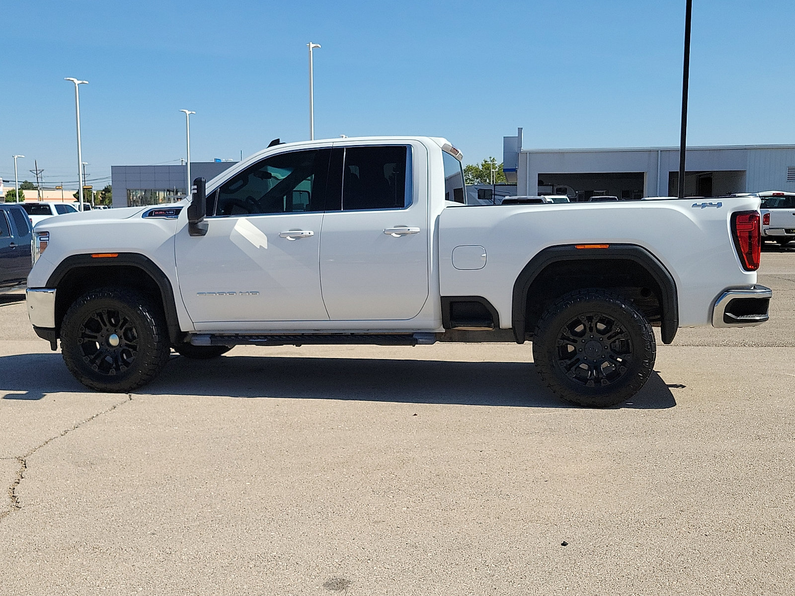 Used 2022 GMC Sierra 2500 SLE w/ SLE Value Package; AWD/4WD image 2