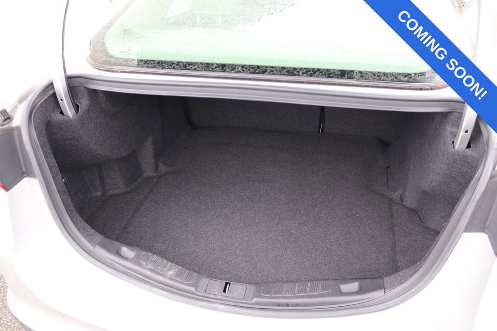 Used 2017 Ford Fusion SE w/ Fusion SE Technology Package FWD image 6