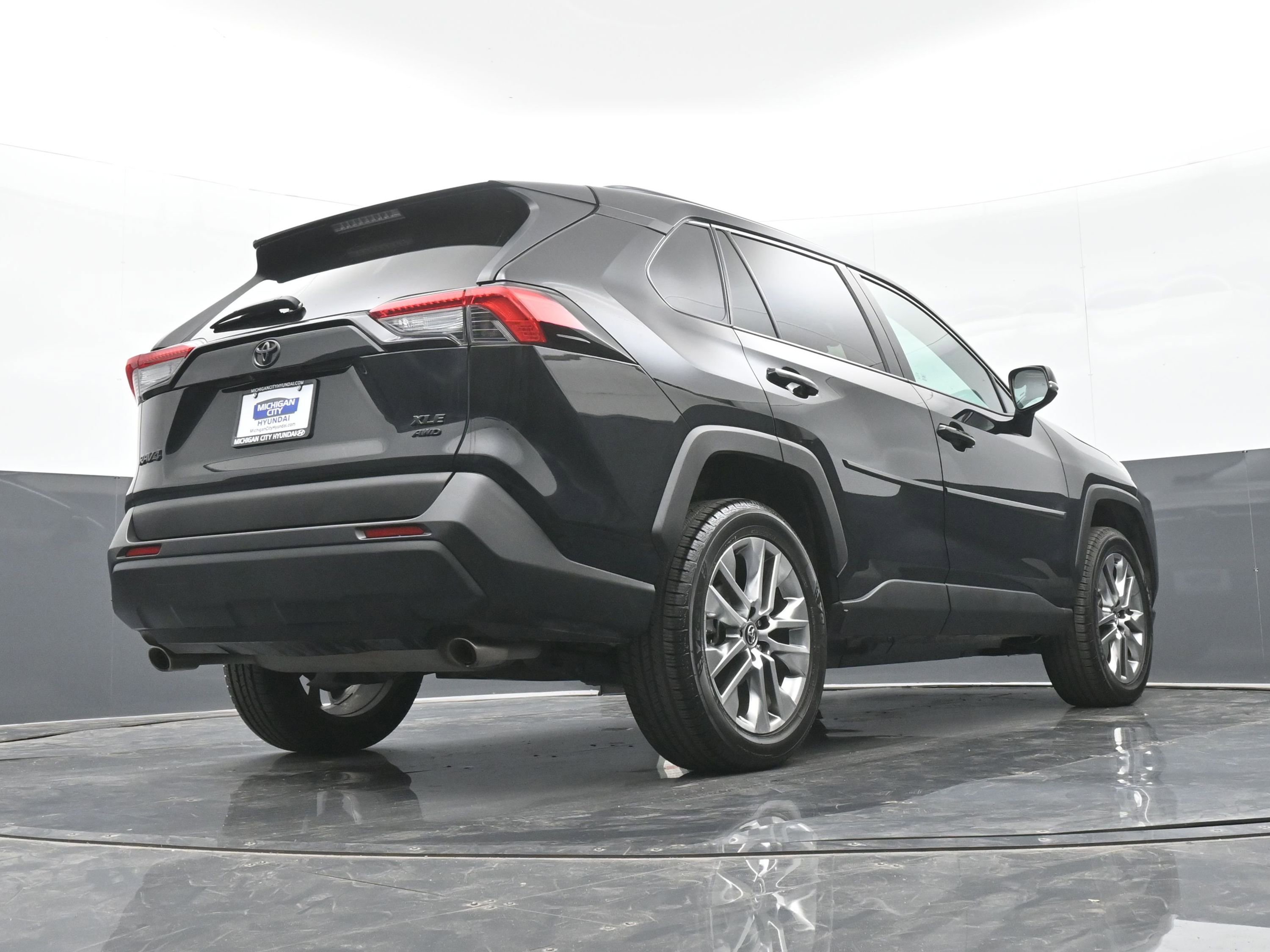 Used 2019 Toyota RAV4 XLE Premium image 44