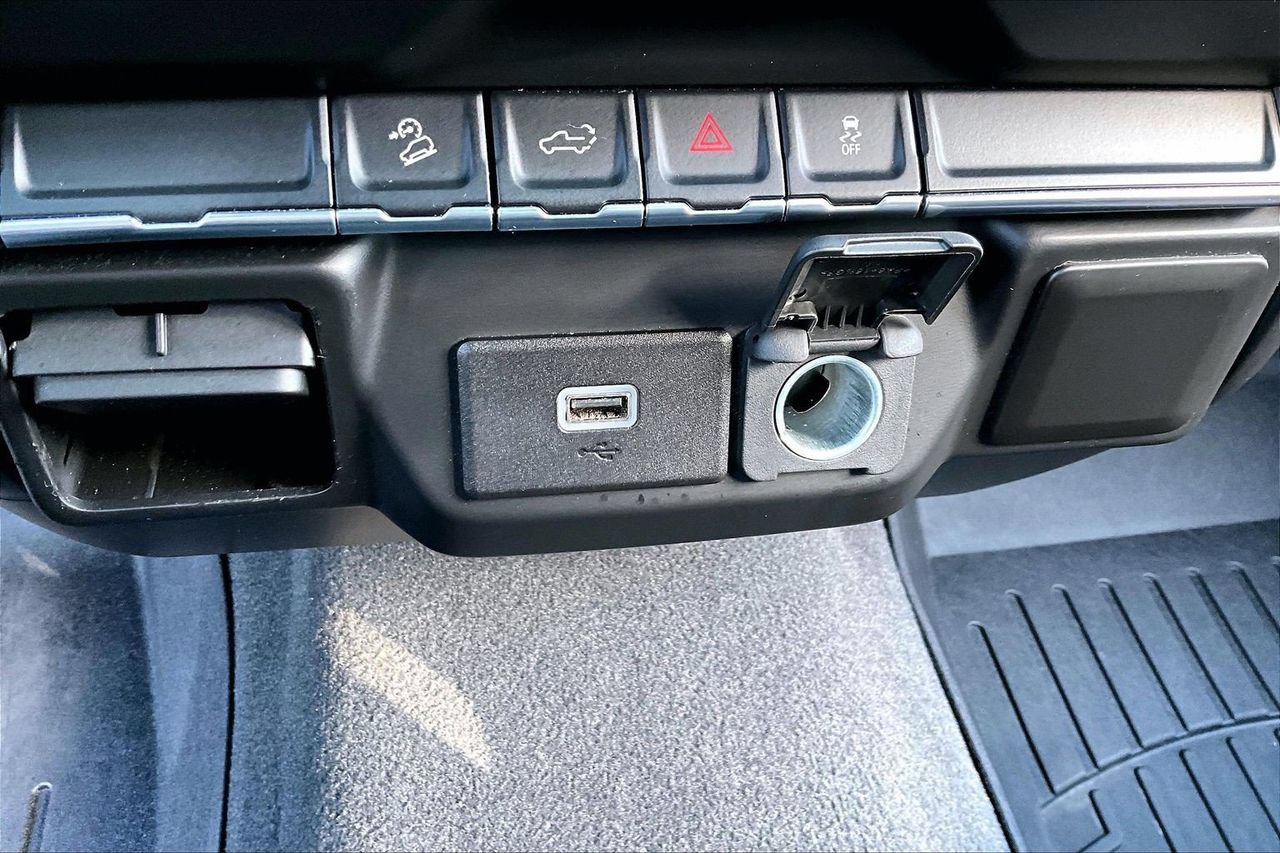 Used 2019 Chevrolet Silverado 1500 Custom Trail Boss w/ Custom Convenience Package AWD/4WD image 15