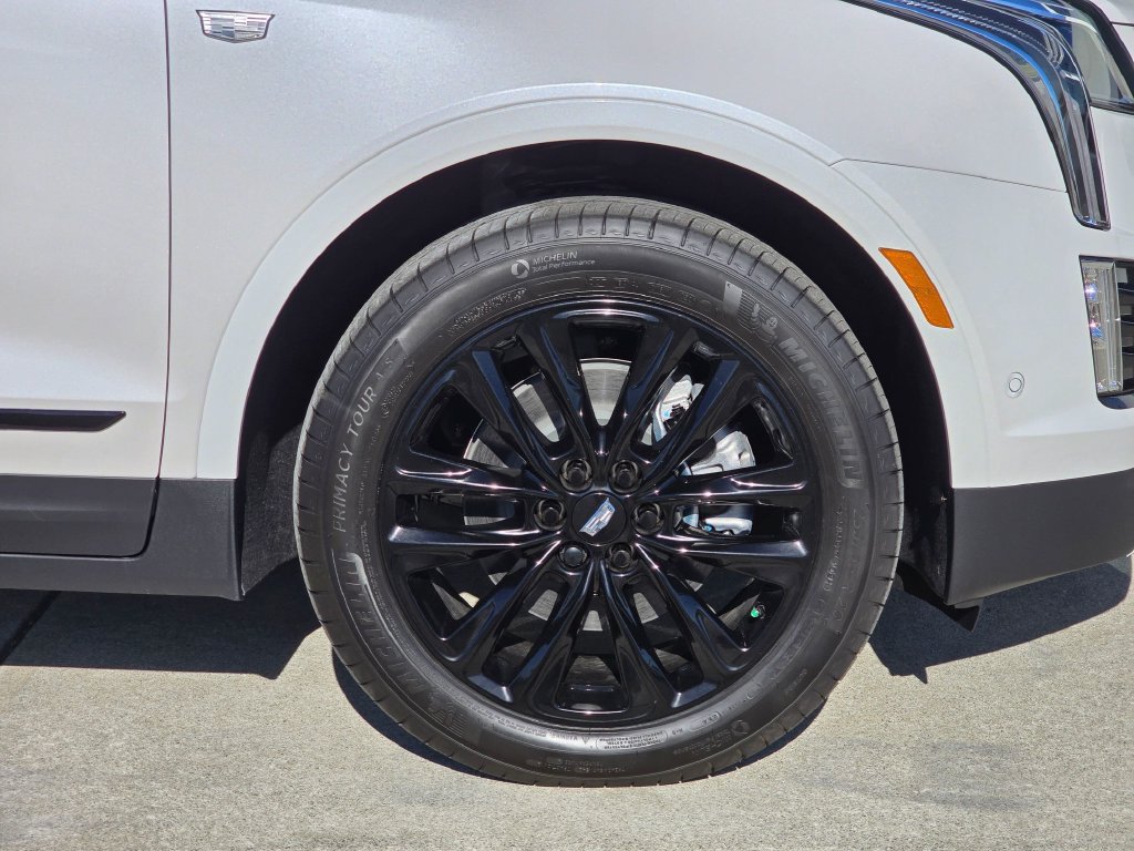 New 2026 Cadillac XT5 Premium Luxury w/ LPO, ONYX Package AWD/4WD image 9