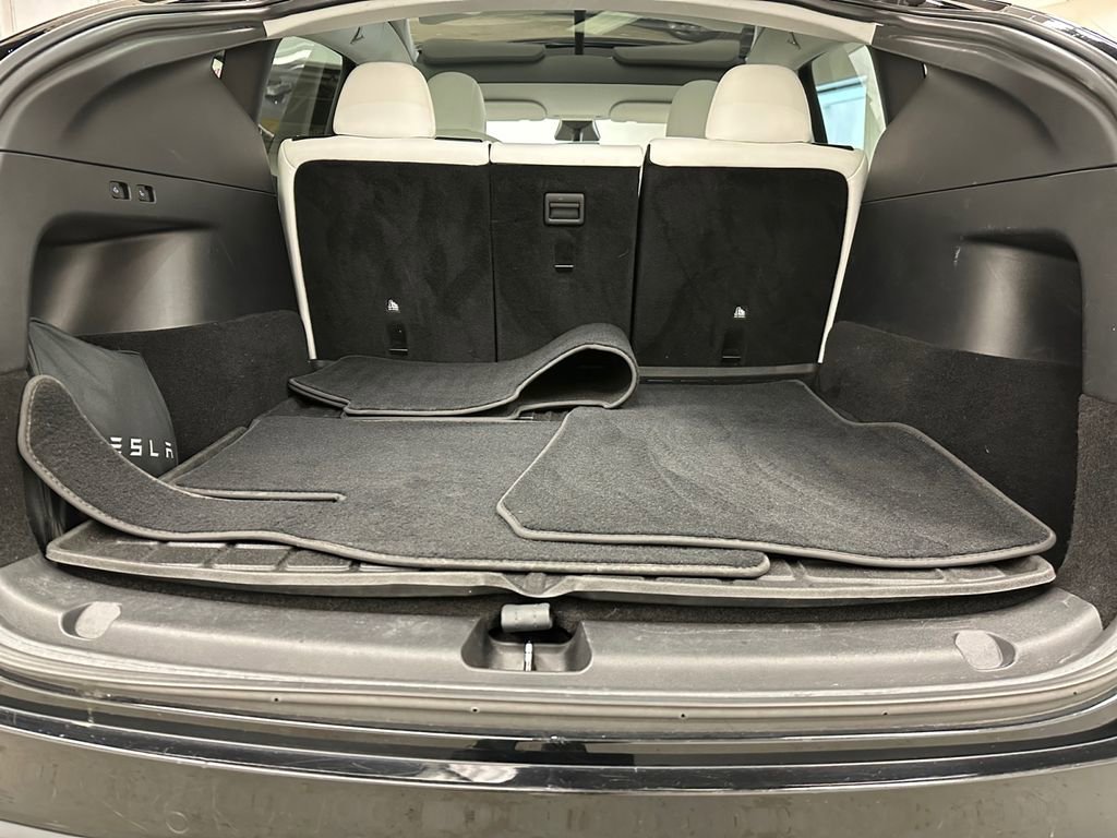 Used 2021 Tesla Model Y Long Range image 18