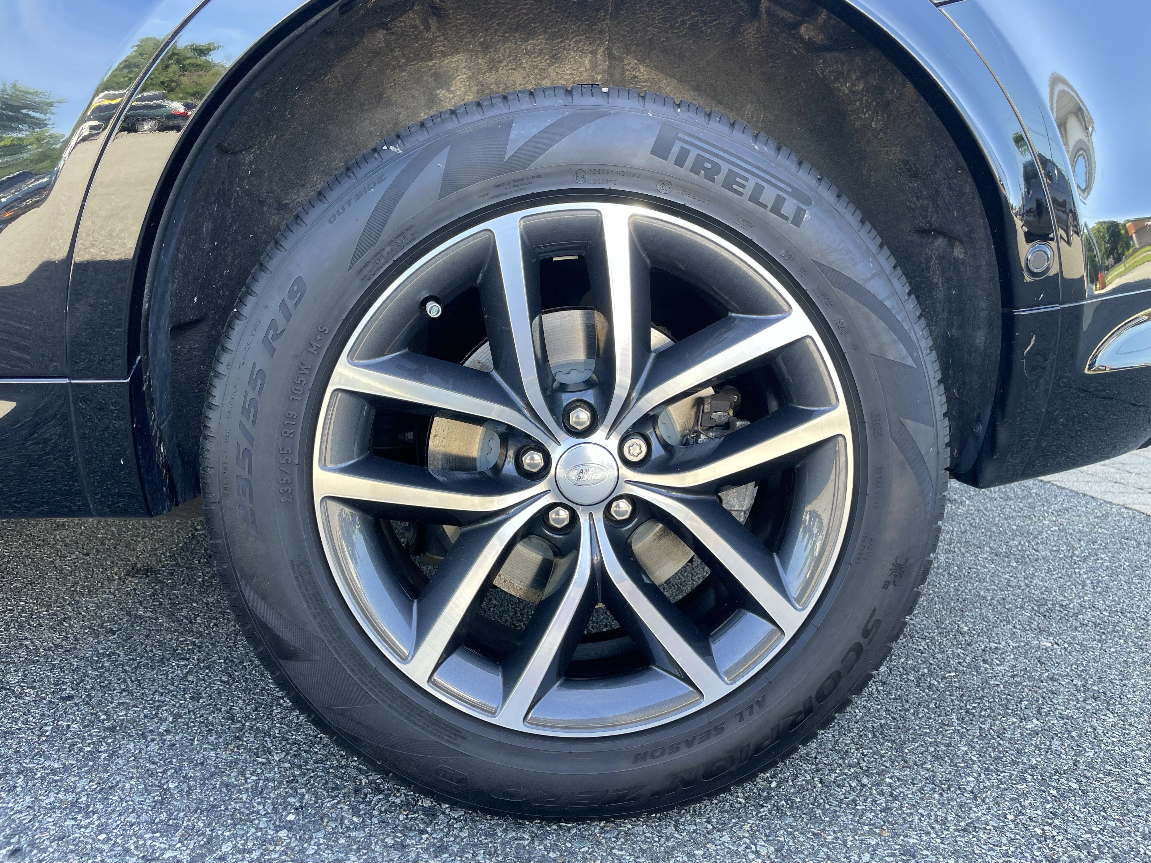 Certified 2025 Land Rover Discovery Sport Dynamic SE AWD/4WD image 10
