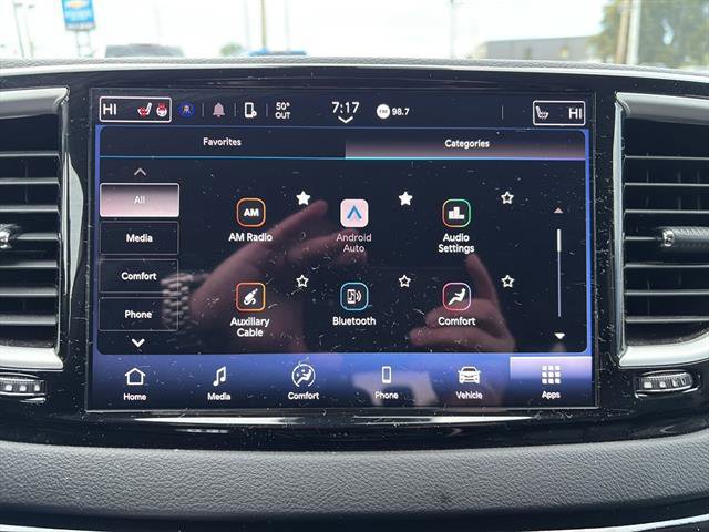 Used 2024 Chrysler Pacifica Touring-L FWD image 22