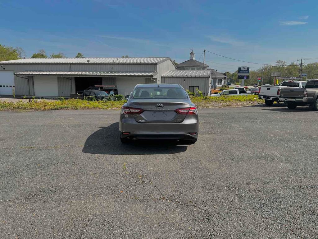 Used 2020 Toyota Camry XLE w/ Sunroof Package image 6