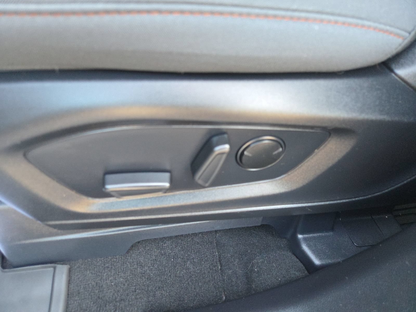 Used 2025 Ford Explorer Active AWD/4WD image 20