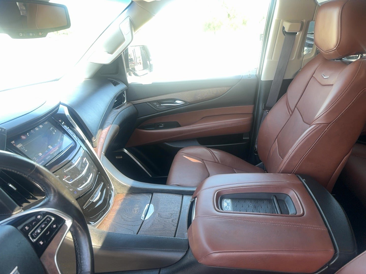 Used 2016 Cadillac Escalade Luxury AWD/4WD image 19