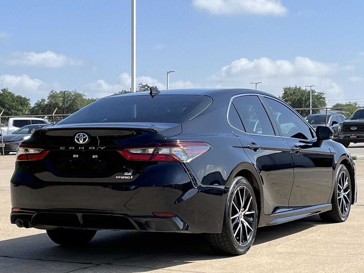 Used 2023 Toyota Camry SE w/ Audio Upgrade Package FWD image 4