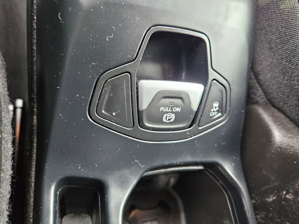 Used 2018 Jeep Renegade Altitude image 27