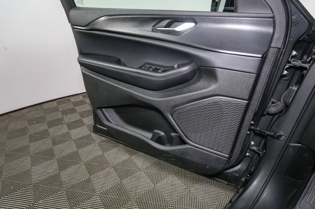 Used 2023 Jeep Grand Cherokee Altitude AWD/4WD image 38