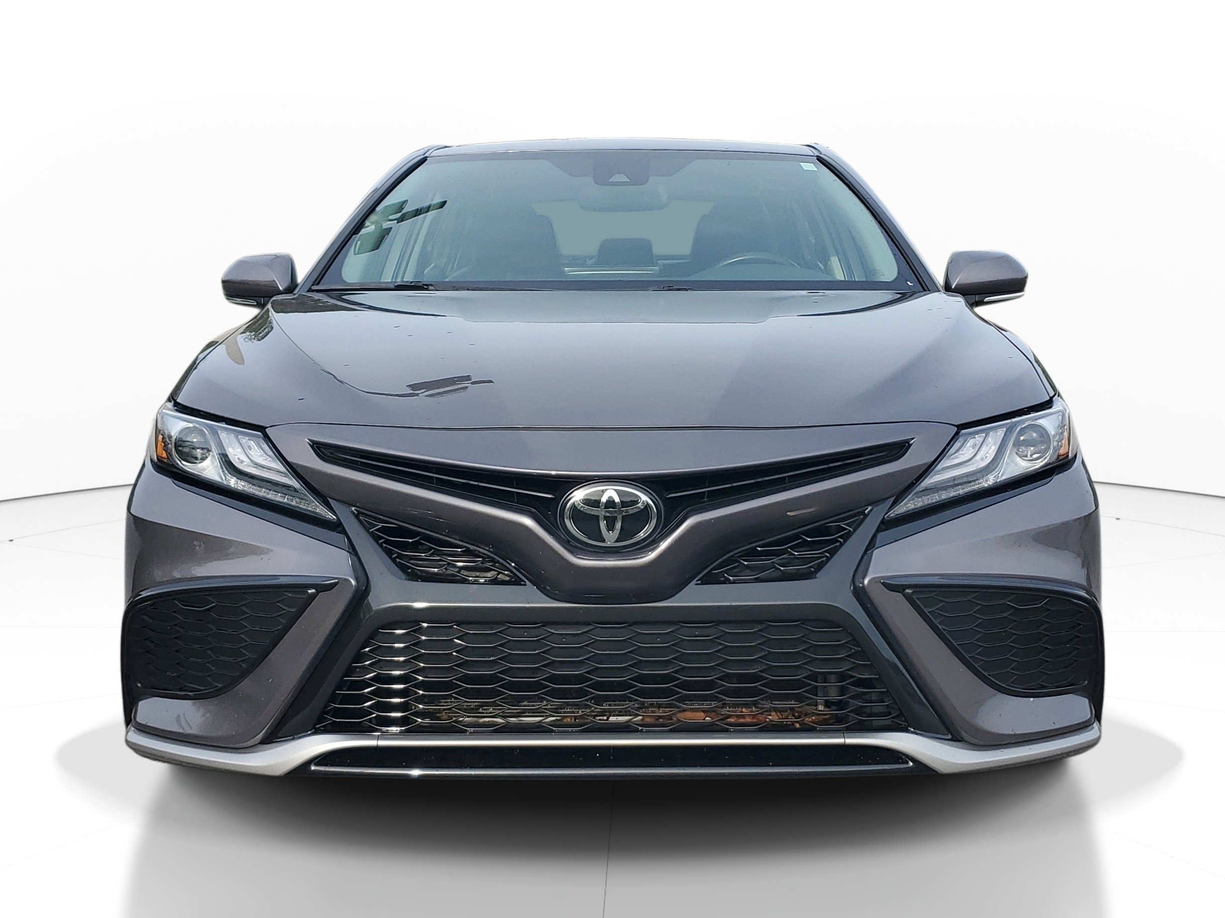 Used 2024 Toyota Camry XSE FWD image 2