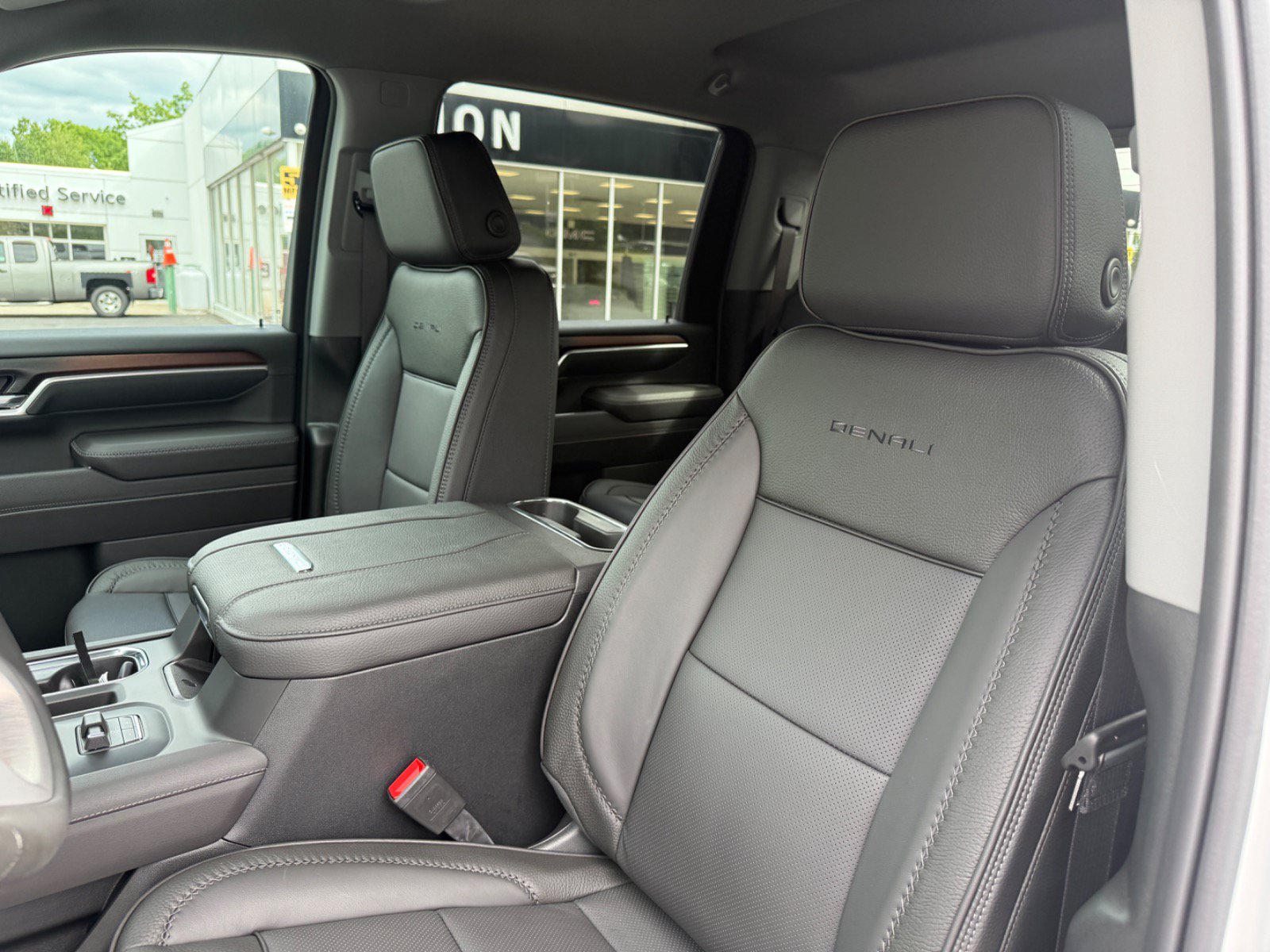 New 2026 GMC Sierra 2500 Denali AWD/4WD image 14