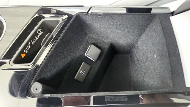 Used 2025 Cadillac Lyriq Luxury AWD/4WD image 69
