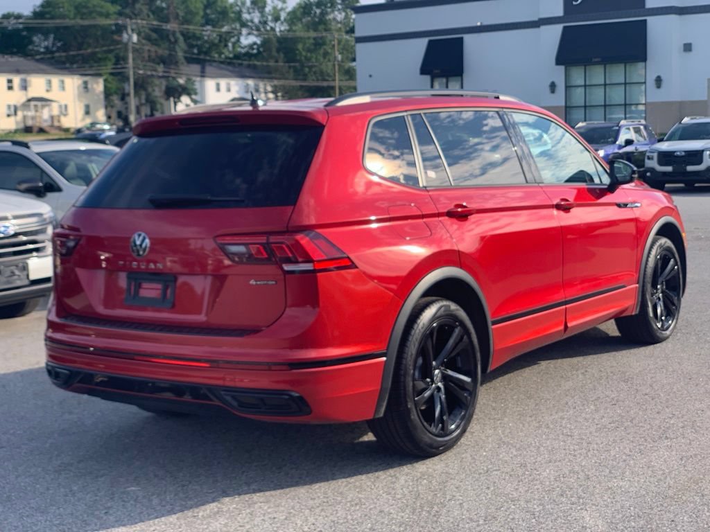 Used 2024 Volkswagen Tiguan SE R-Line AWD/4WD image 4