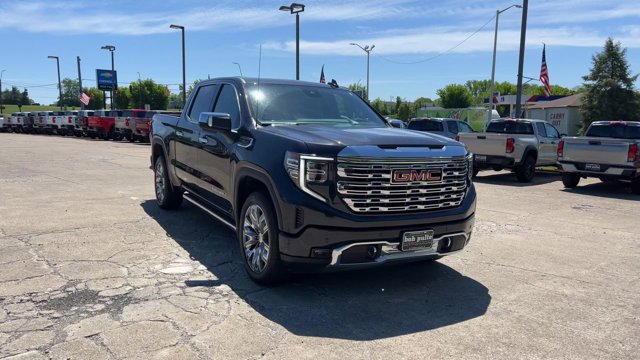 Used 2024 GMC Sierra 1500 Denali w/ Denali Reserve Package AWD/4WD image 3