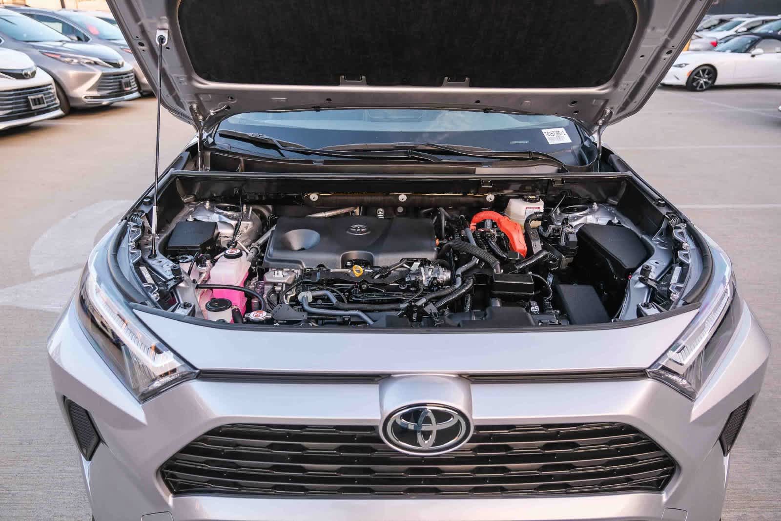 Certified 2025 Toyota RAV4 LE AWD/4WD image 28