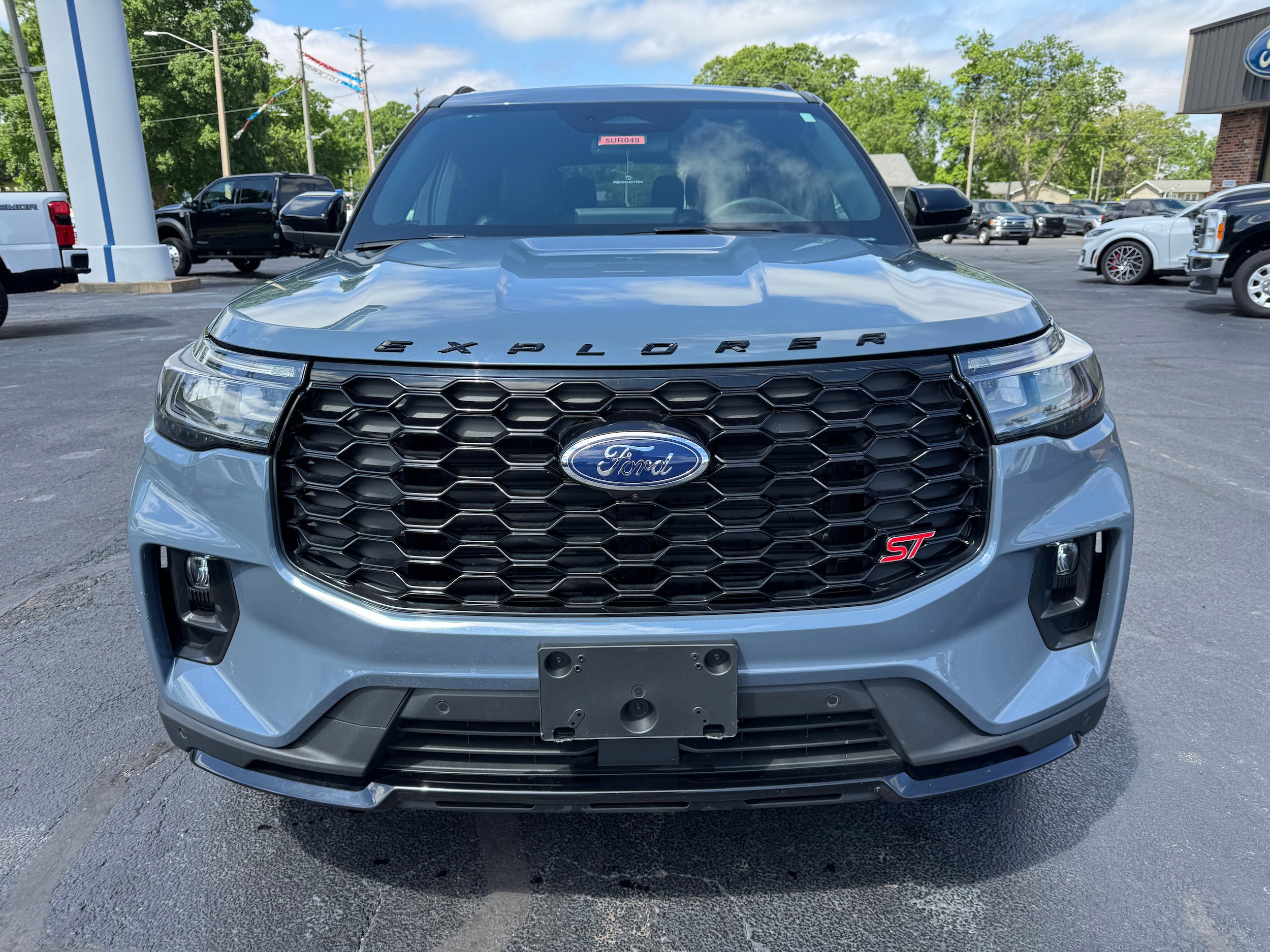 Used 2025 Ford Explorer ST AWD/4WD image 2