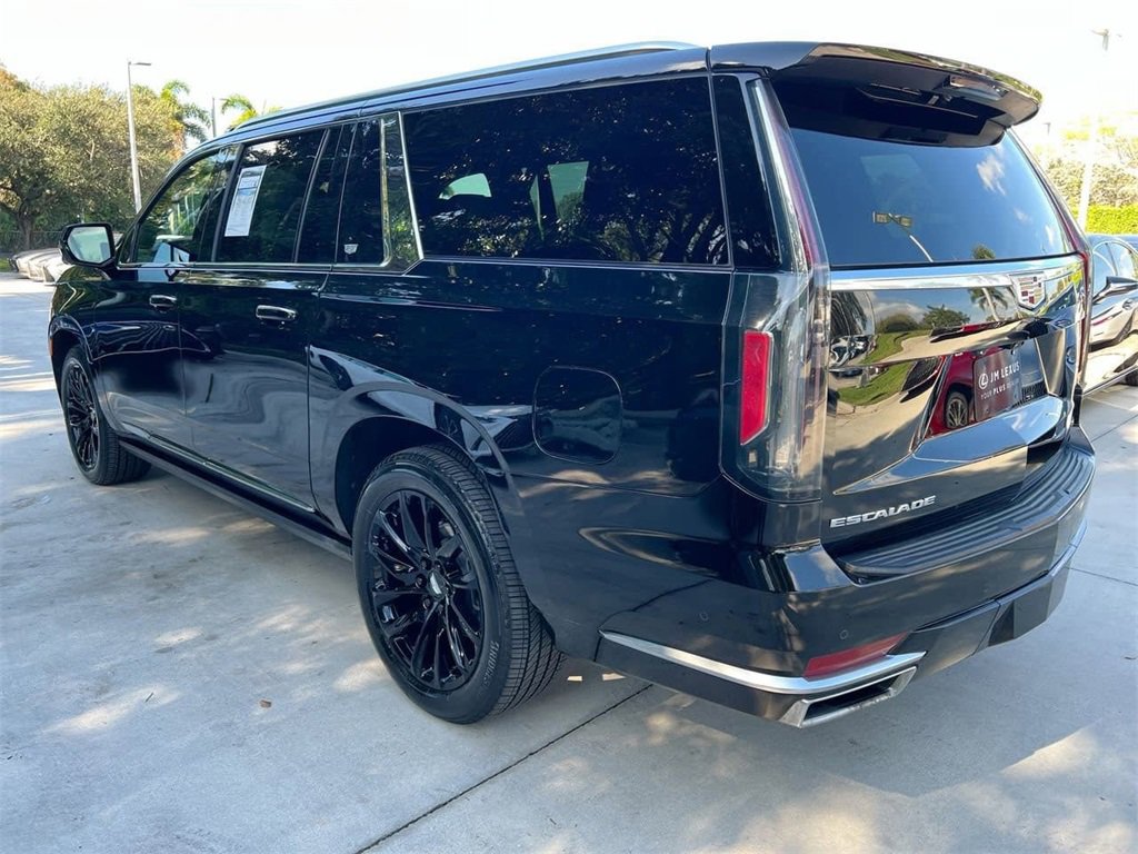 Used 2024 Cadillac Escalade ESV Premium Luxury w/ Performance Package image 5