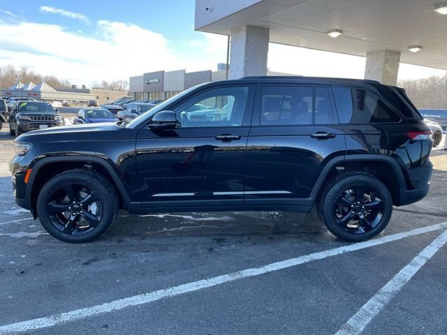 Used 2024 Jeep Grand Cherokee Limited w/ Black Appearance Package image 9