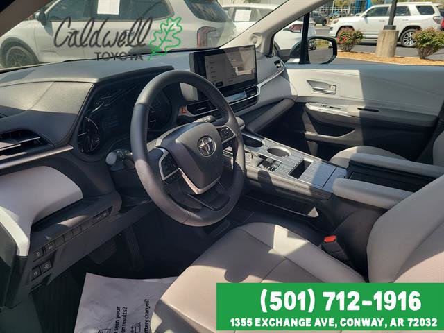 Used 2025 Toyota Sienna XLE w/ XLE Plus Package image 43
