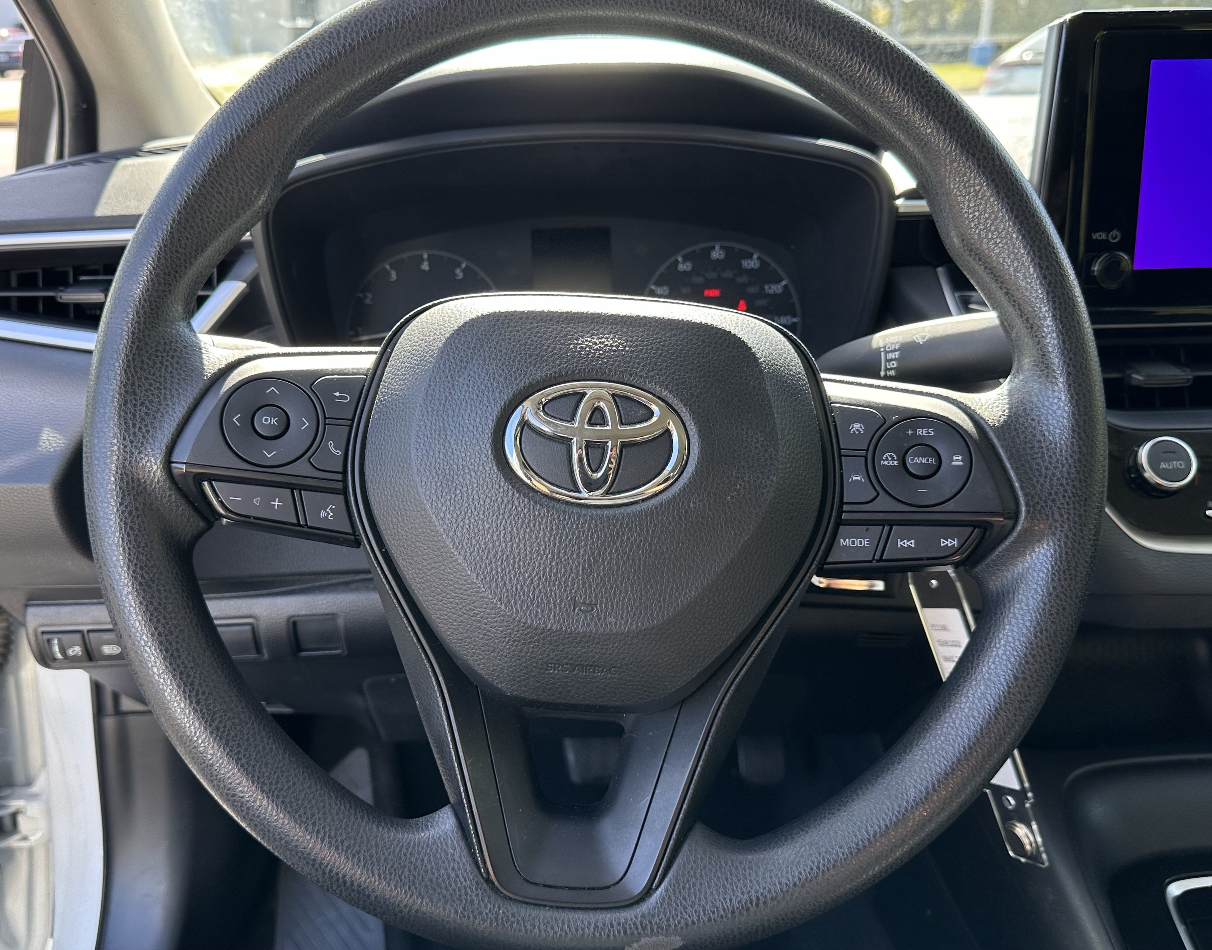 Used 2023 Toyota Corolla LE FWD image 6