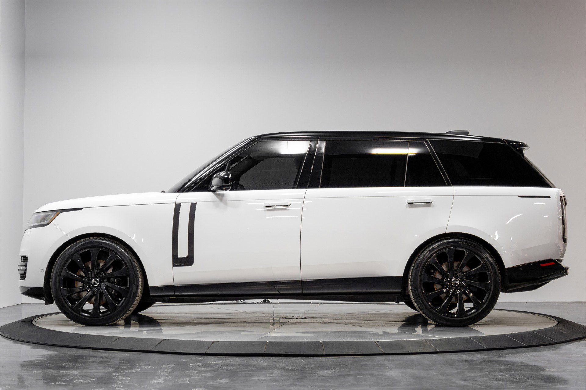 Used 2023 Land Rover Range Rover Long Wheelbase Autobiography image 41