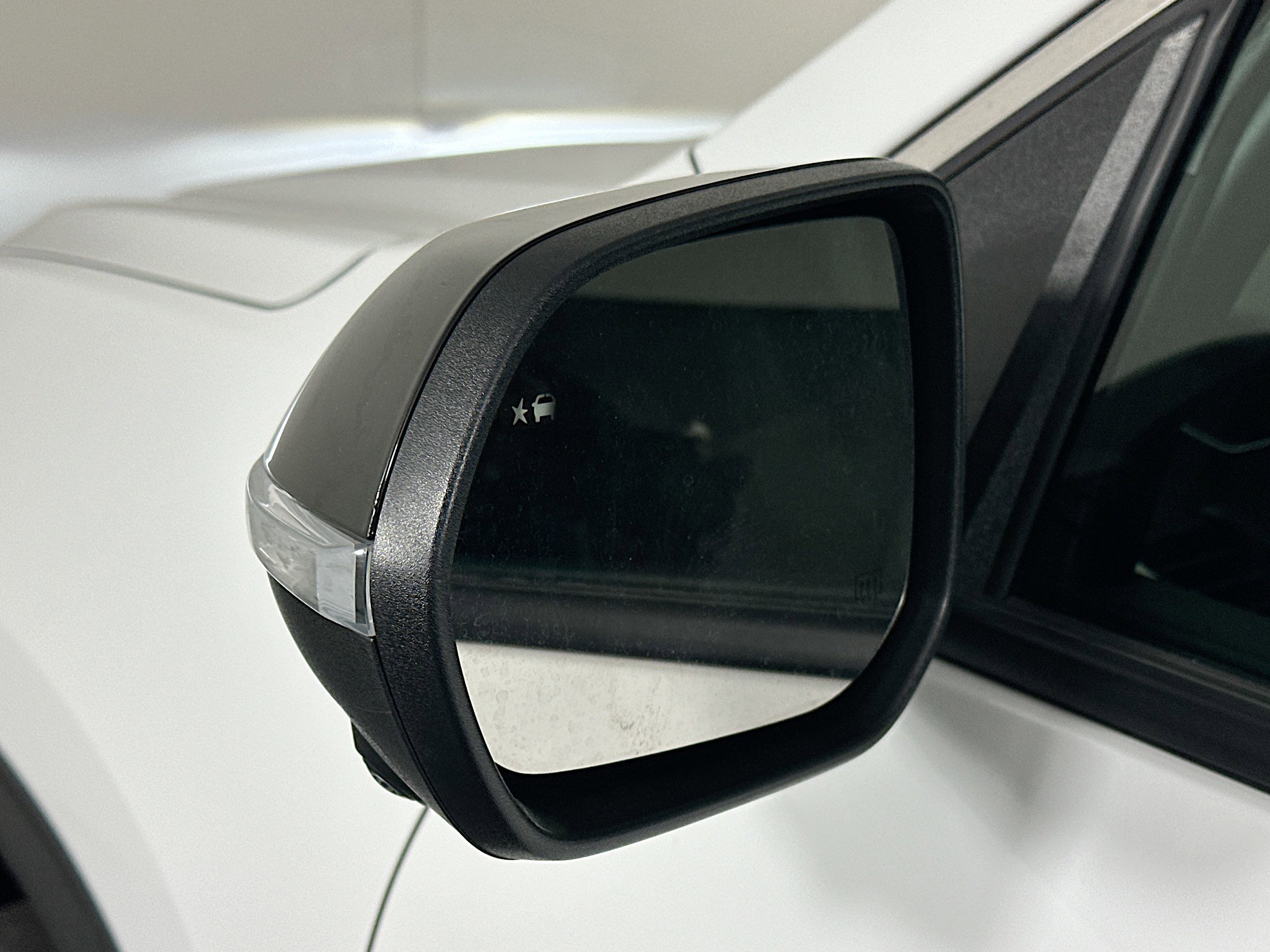 Used 2025 GMC Acadia Elevation image 16