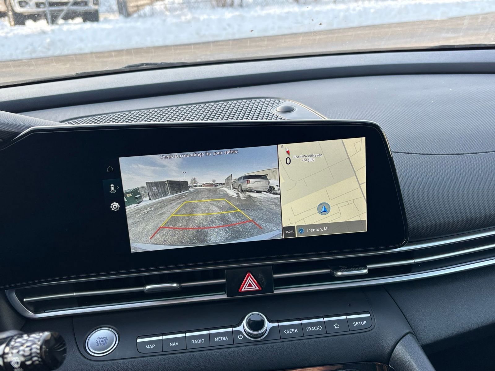 Used 2025 Hyundai Elantra Limited image 25