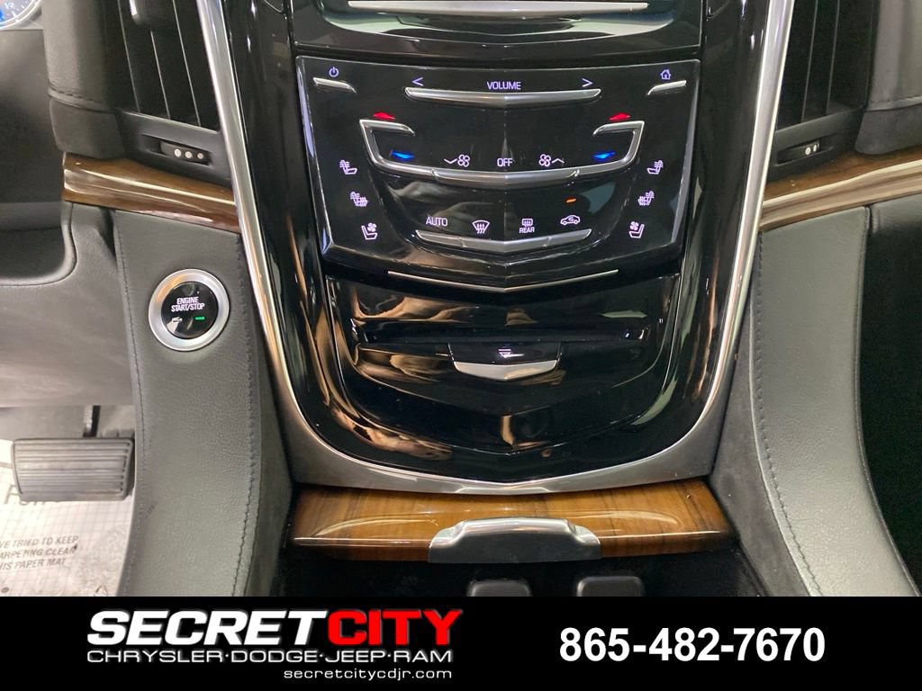 Used 2016 Cadillac Escalade Luxury AWD/4WD image 22