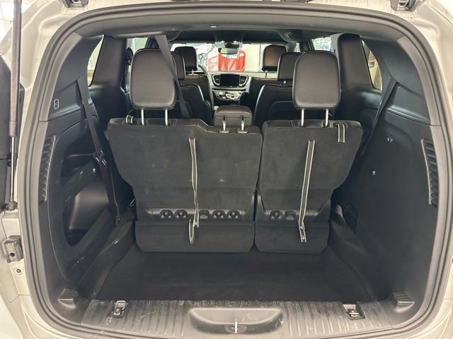 Used 2023 Chrysler Pacifica Touring-L w/ S Appearance Package image 10