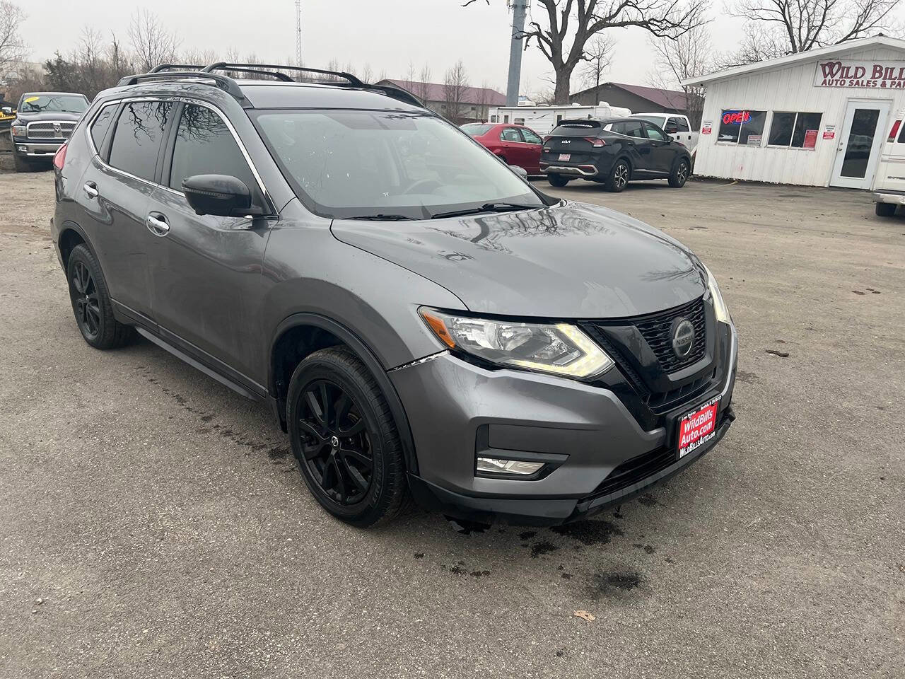Used 2018 Nissan Rogue SV w/ Premium Package image 3