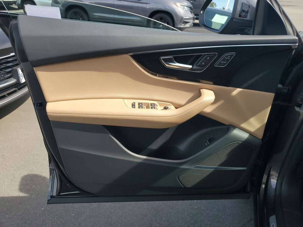 Used 2023 Audi Q8 Premium Plus w/ Premium Plus Package image 4