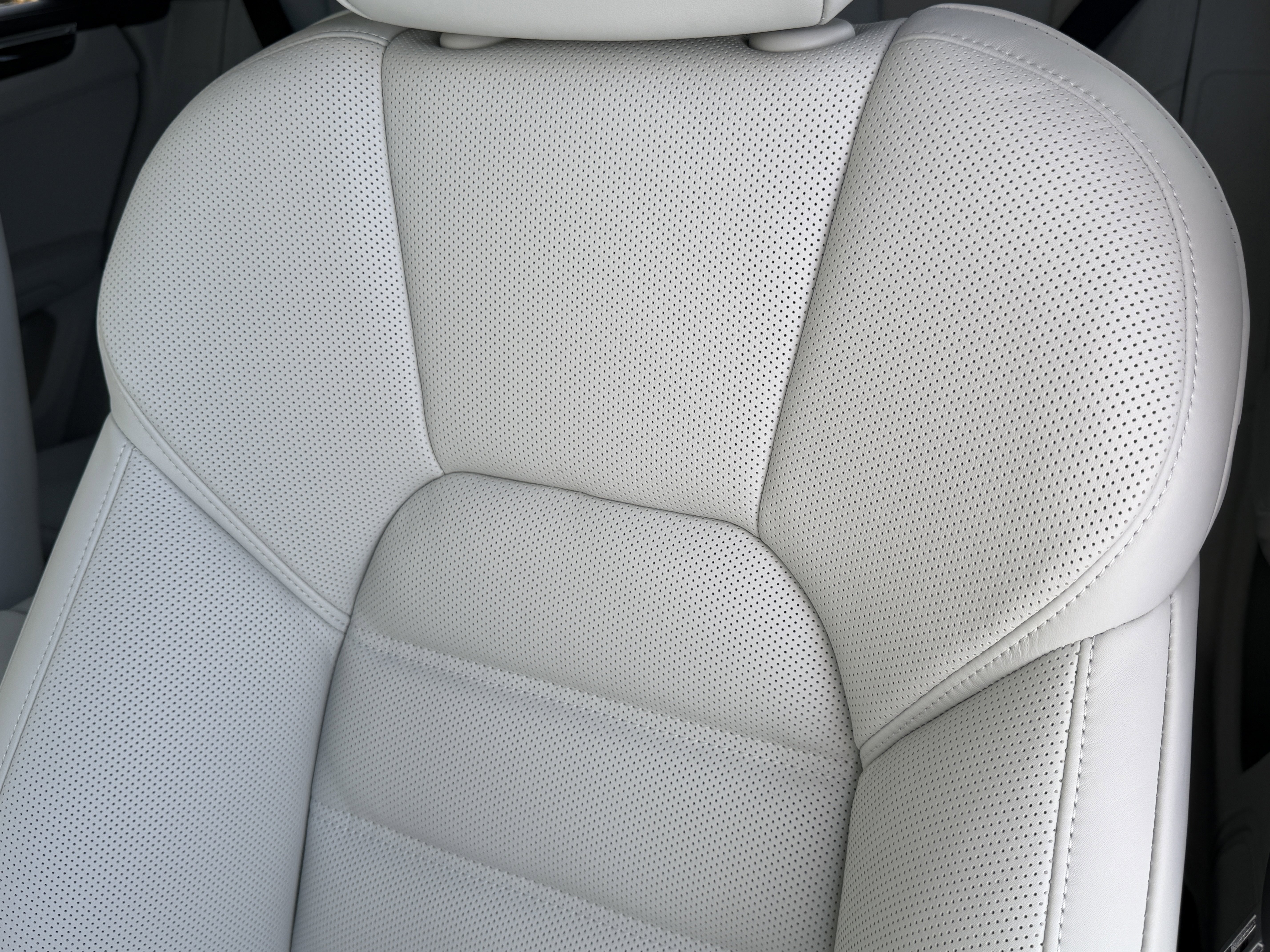 New 2026 Porsche Macan Turbo image 5