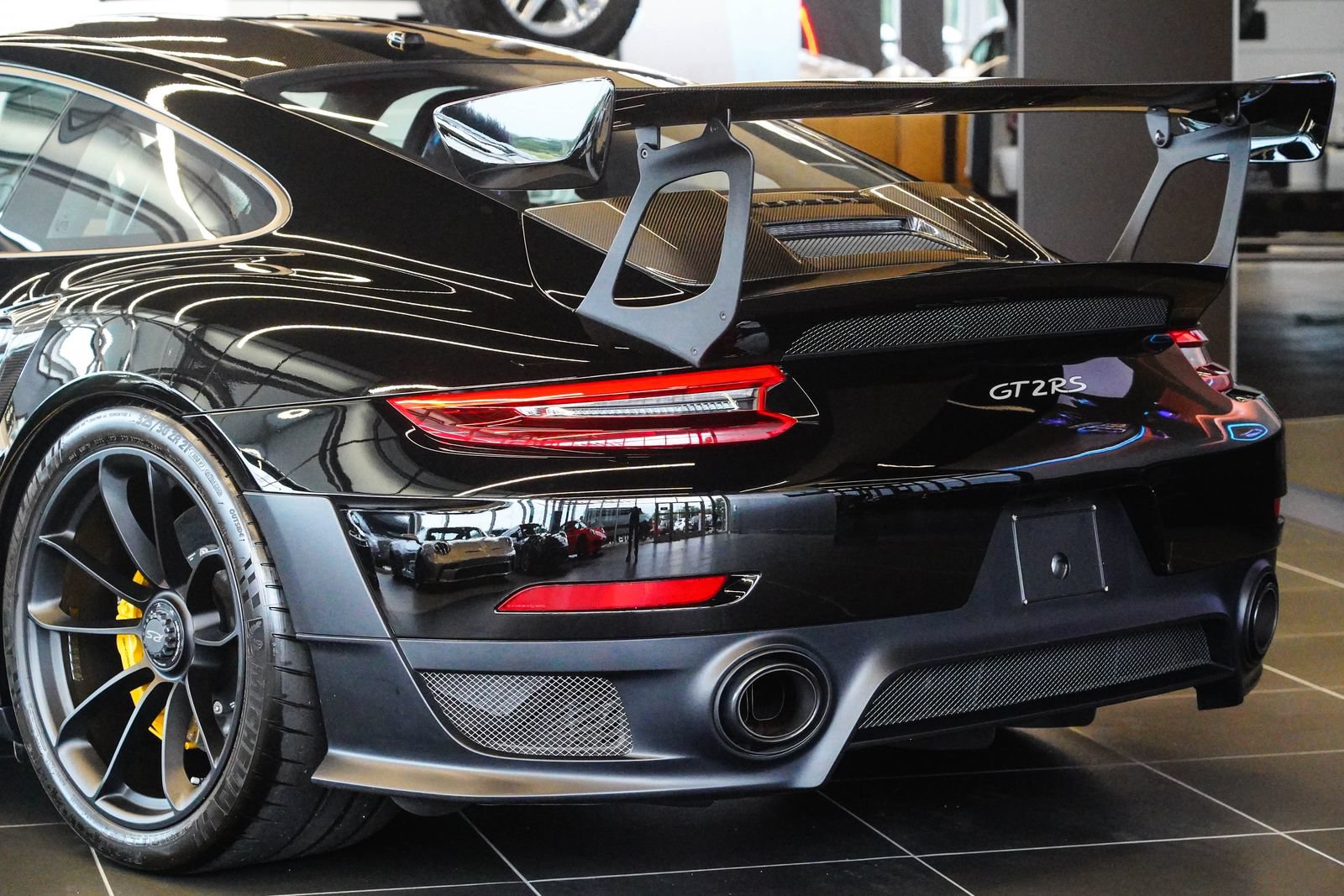 Used 2018 Porsche 911 GT2 RS w/ Weissach Package RWD image 11