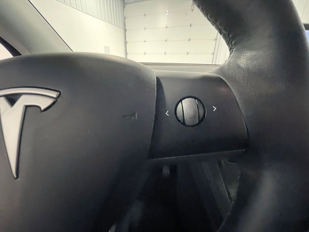 Used 2021 Tesla Model Y Long Range image 32
