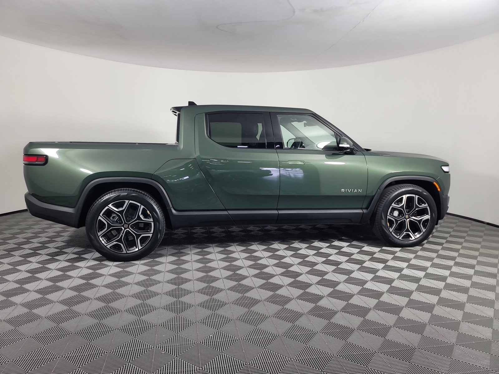 Used 2024 Rivian R1T Adventure AWD/4WD image 6