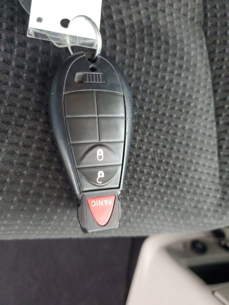 Used 2018 Dodge Grand Caravan SE w/ UConnect Hands-Free Group image 31