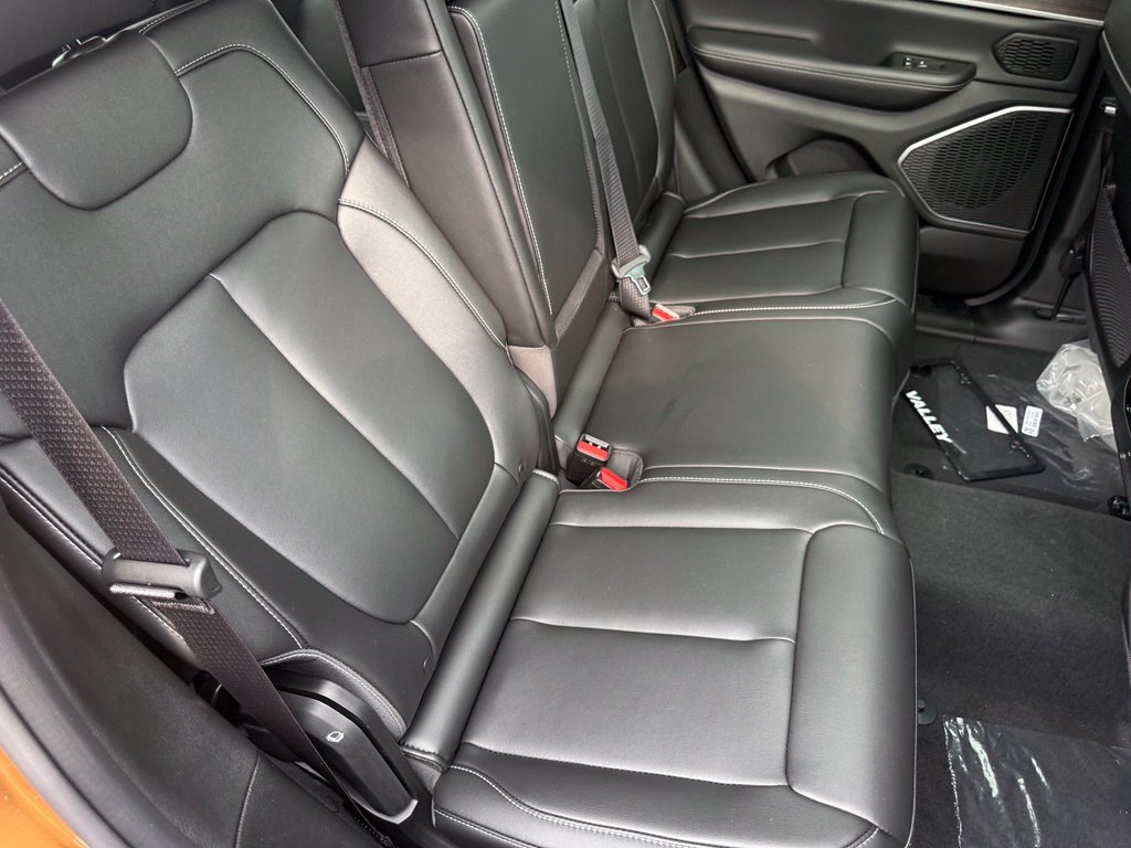 New 2026 Jeep Grand Cherokee Limited w/ Limited Altitude Package AWD/4WD image 47