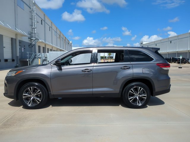 Used 2019 Toyota Highlander Plus FWD image 9