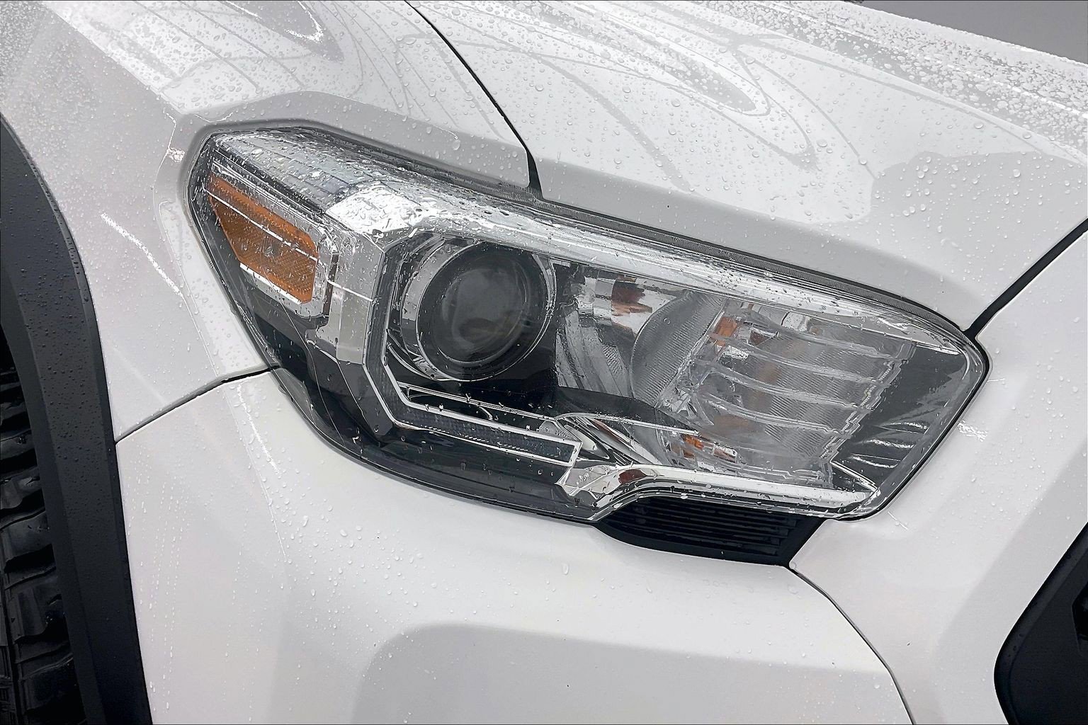 Used 2021 Toyota Tacoma TRD Off-Road w/ Technology Package AWD/4WD image 28