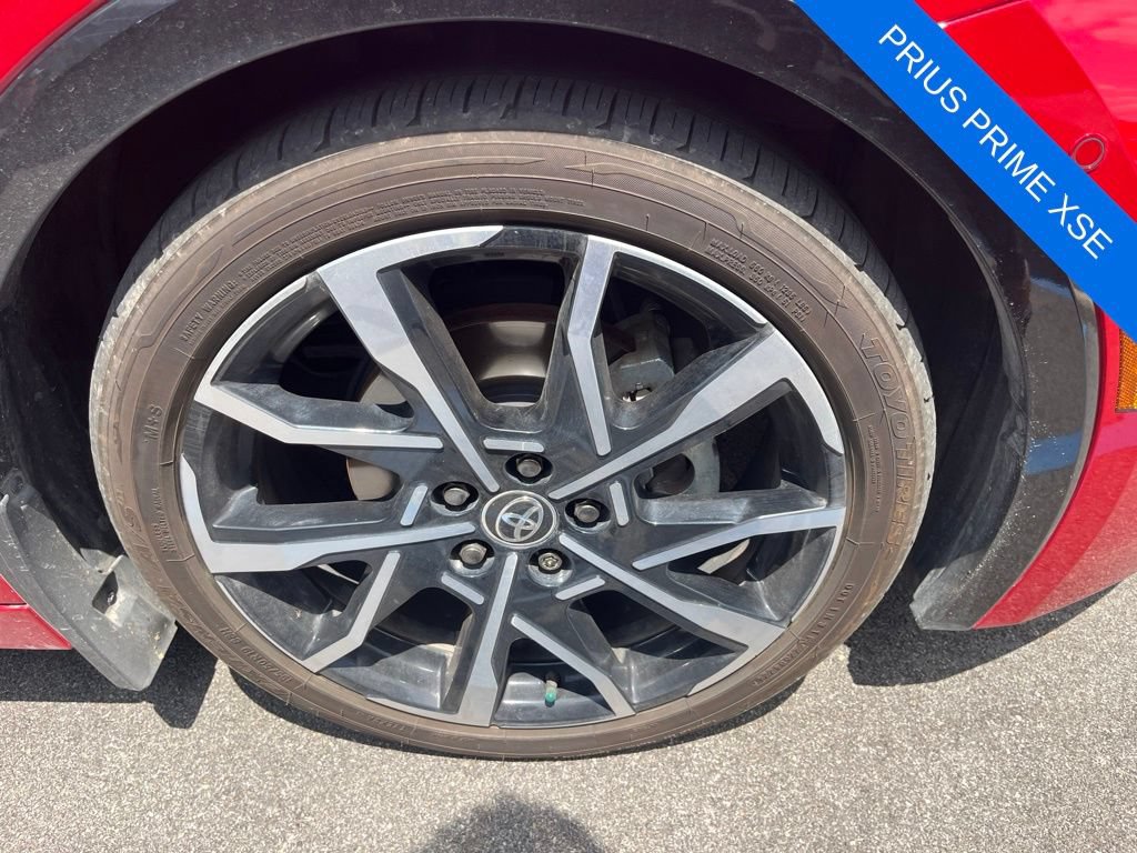 Used 2024 Toyota Prius Prime Premium w/ Advanced Technology Package FWD image 4