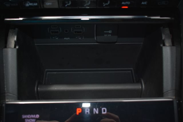 Used 2023 Jeep Grand Cherokee L Limited AWD/4WD image 35