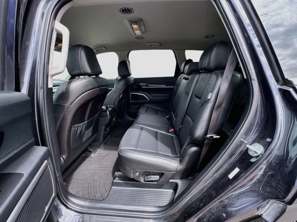 Used 2025 Kia Telluride LX FWD image 24