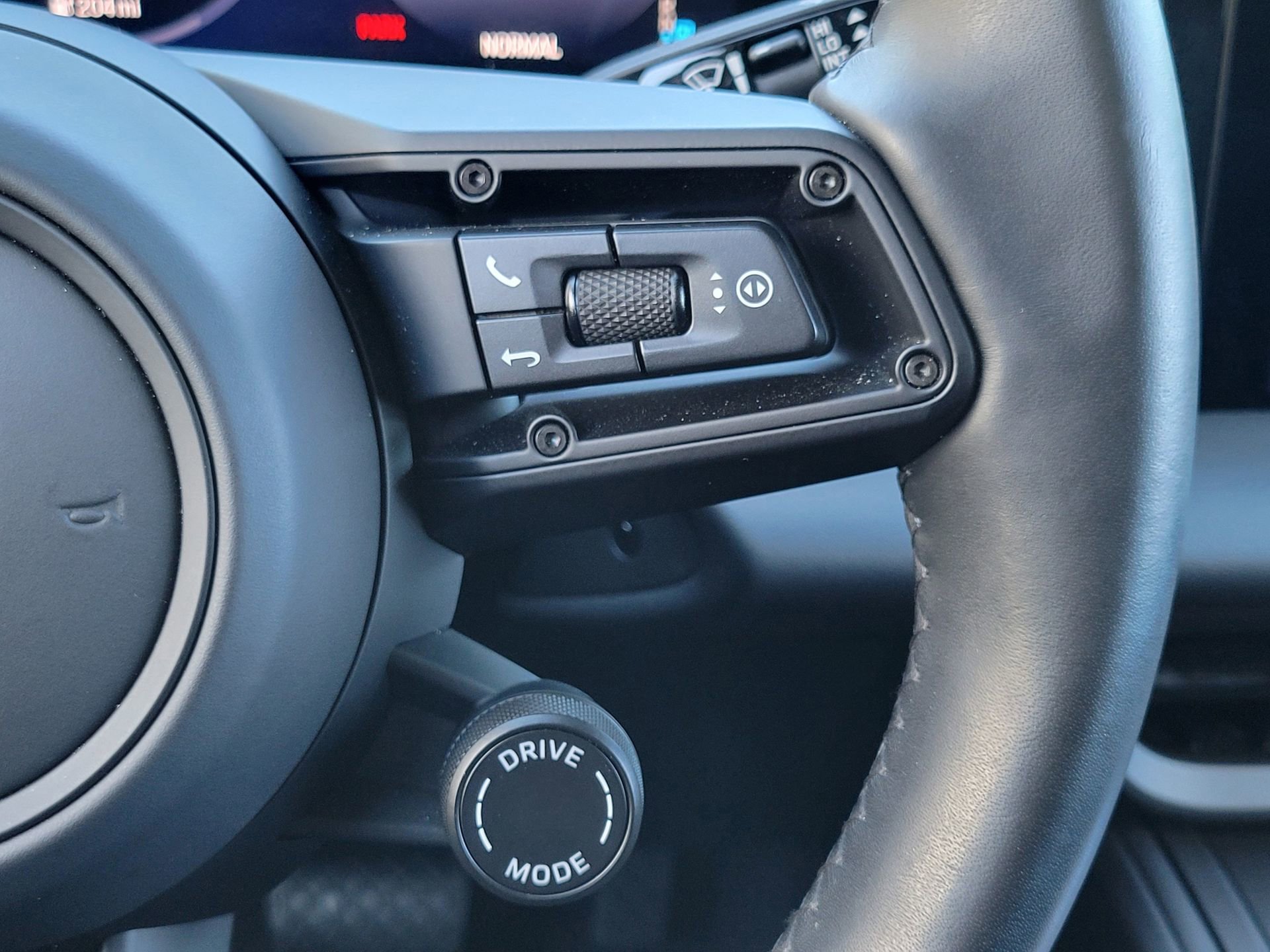 New 2025 Porsche Macan Electric RWD image 14