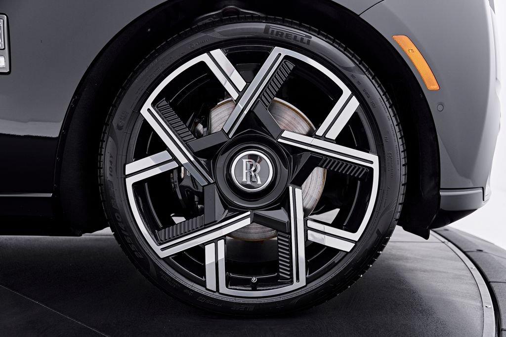 Used 2026 Rolls-Royce Cullinan Black Badge AWD/4WD image 32