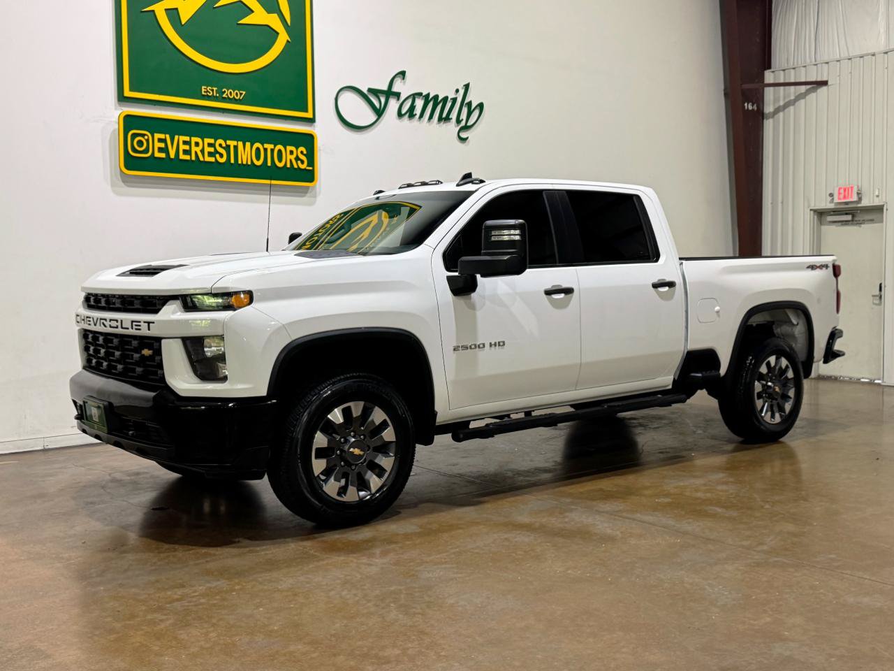 Used 2021 Chevrolet Silverado 2500 Custom w/ Custom Value Package AWD/4WD image 3