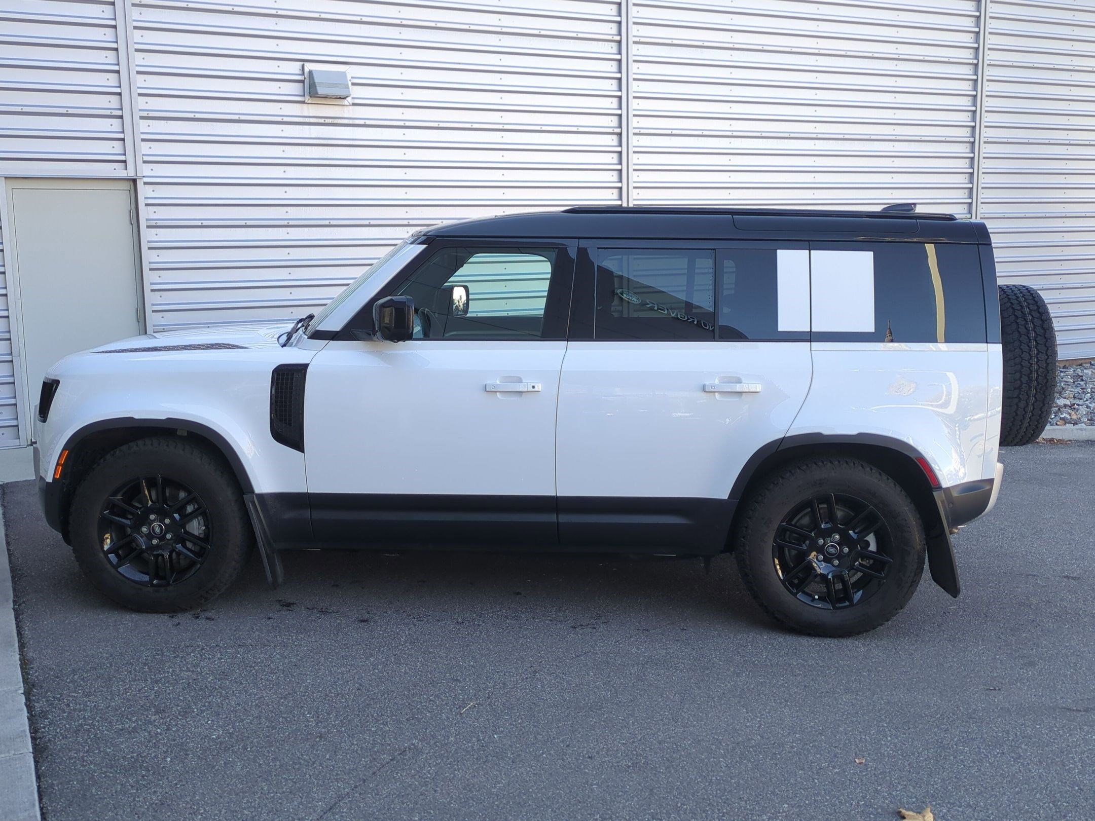 Used 2025 Land Rover Defender 110 S AWD/4WD image 11