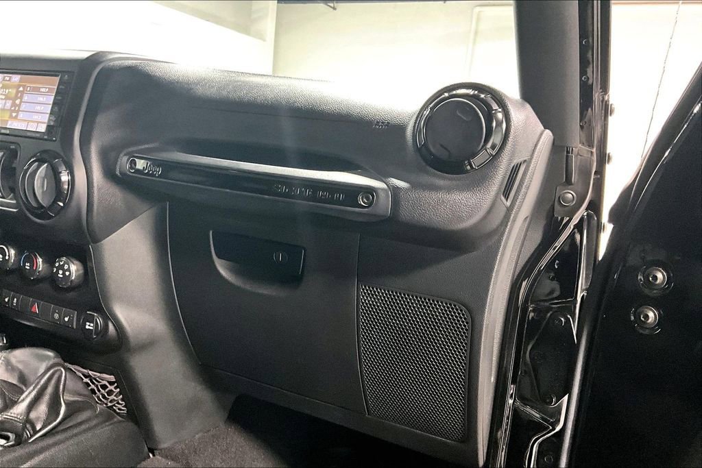 Used 2017 Jeep Wrangler Unlimited Sahara image 19