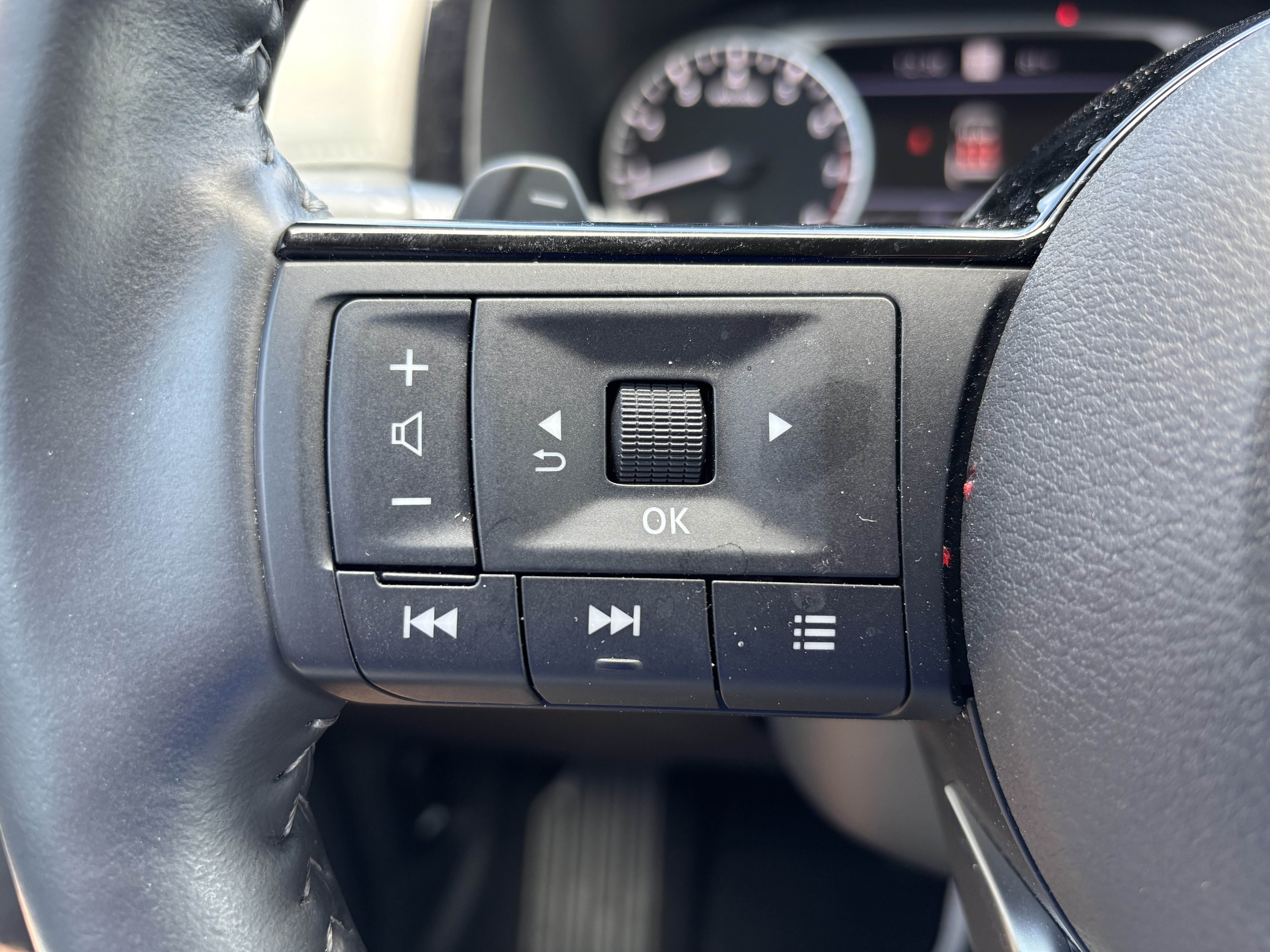 Used 2025 Nissan Pathfinder SL AWD/4WD image 20