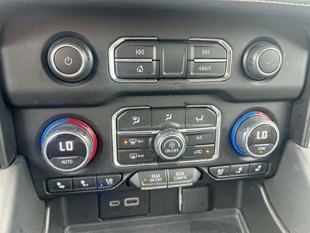 Used 2023 Chevrolet Suburban Premier image 23